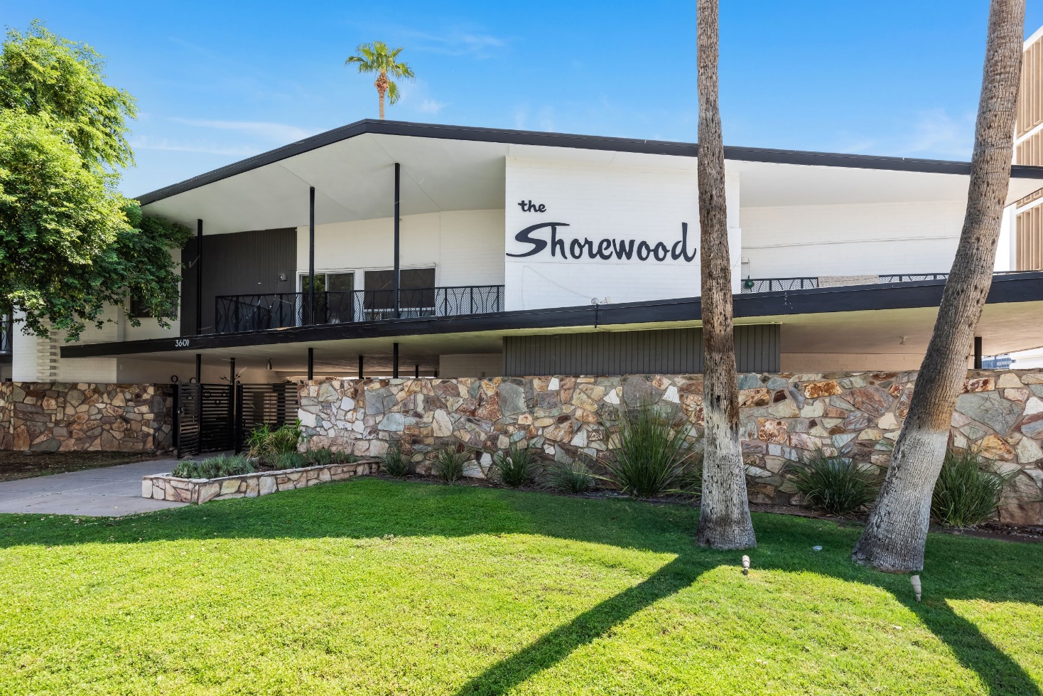 Taylor Street sells Shorewood Apartments for 50K above asking AZ Big